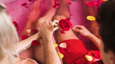 couple-taking-bath-valentines-day